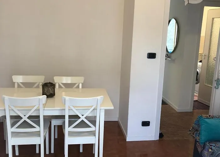 A 100 Mt Dalla Apartment